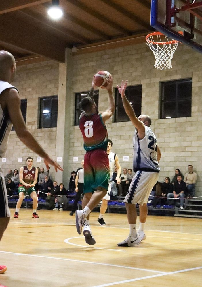 Paracchini Expo Foma supera le difficoltà e batte Vercelli 65-58