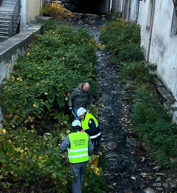 Il sindaco Berio al lavoro con la Protezione Civile per la pulizia dei rii cittadini