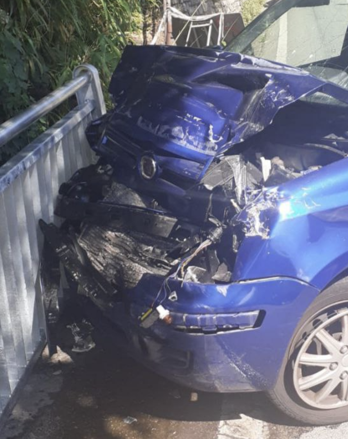Scontro fra un'auto e un autocarro a Verbania