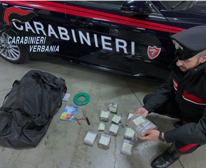 Arrestati 4 giovanissimi, nascondevano in una cascina a Cossogno oltre 1 chilo di cocaina e 4 chili di hashish. VIDEO