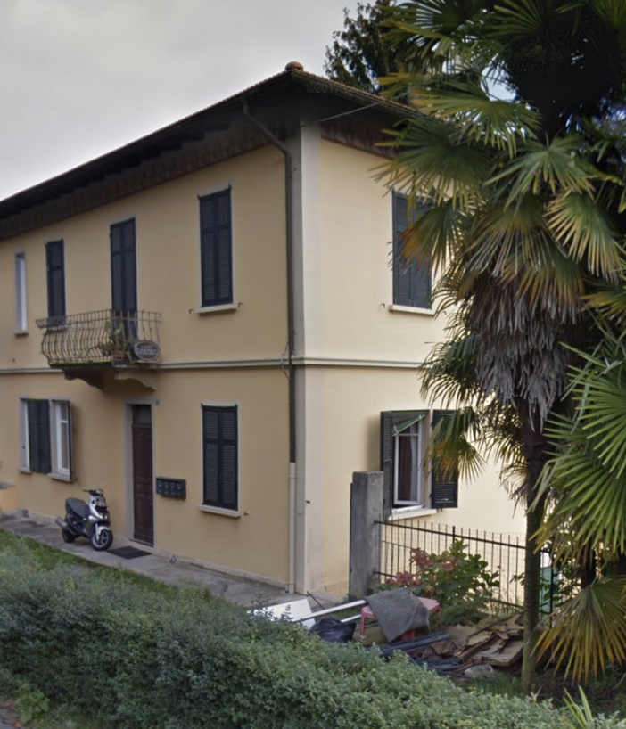 Ghiffa, 34enne trovato morto in casa. Sarebbe stato accoltellato
