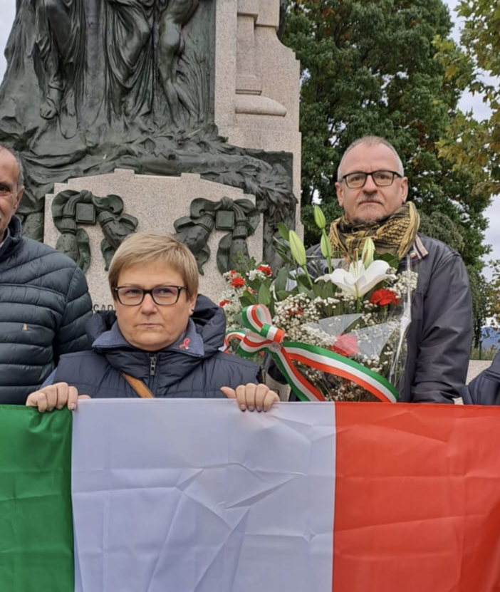 Omaggio ai caduti di tutte le guerre: deposto un mazzo di fiori a Omegna