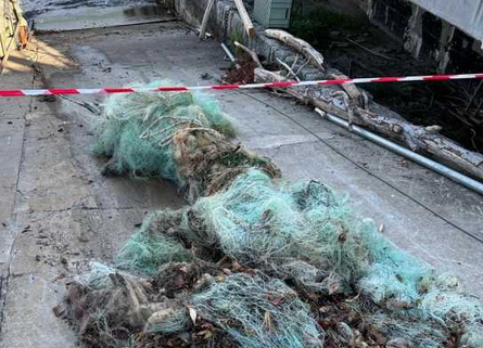 Sequestrati 2000 metri di reti fantasma a Intra