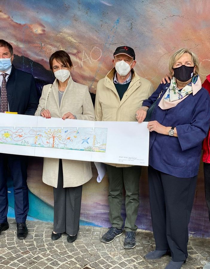 Un mosaico ispirato a Gianni Rodari ed alla storia industriale di Omegna lungo la passeggiata del Nigoglia