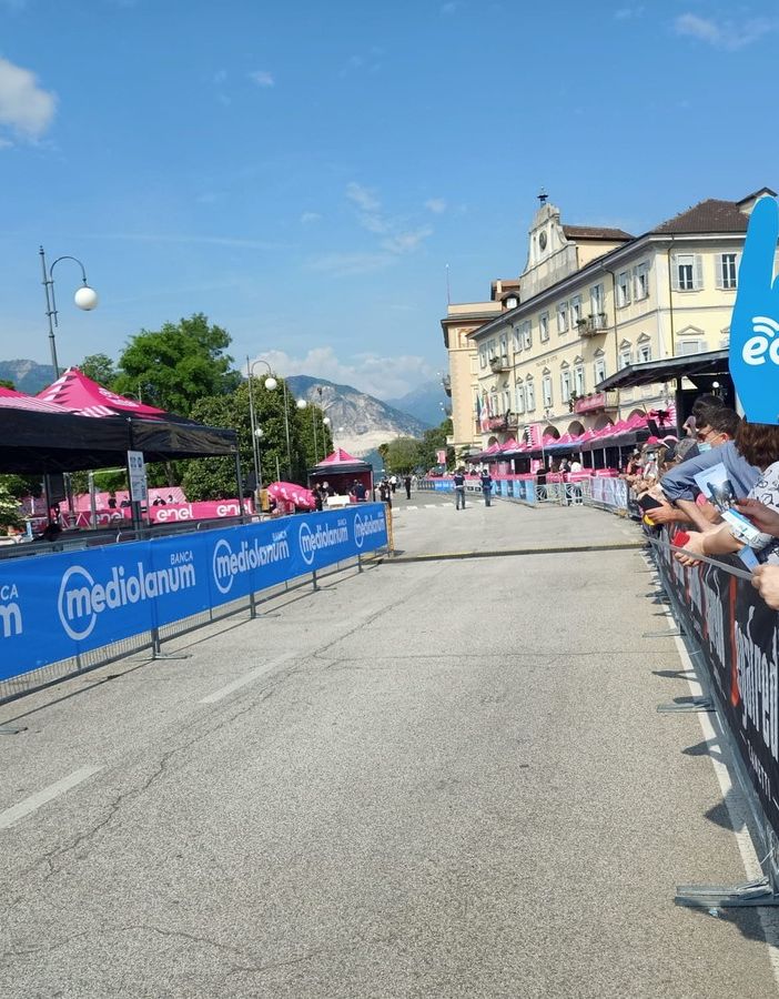 Partita la penultima tappa del Giro. Grande festa per Pippo Ganna VIDEO