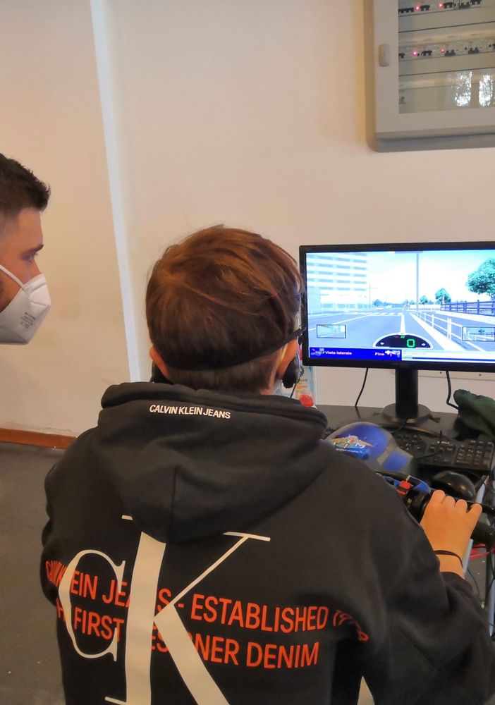 Corso di guida sicura per gli studenti delle medie inferiori