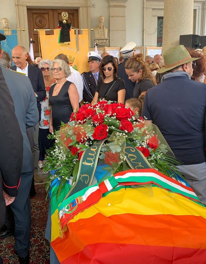Omegna si è fermata per l'ultimo saluto al suo sindaco