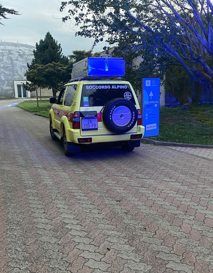 Bloccato sulla zip line, recuperato dai Vigili del fuoco e dal Soccorso Alpino