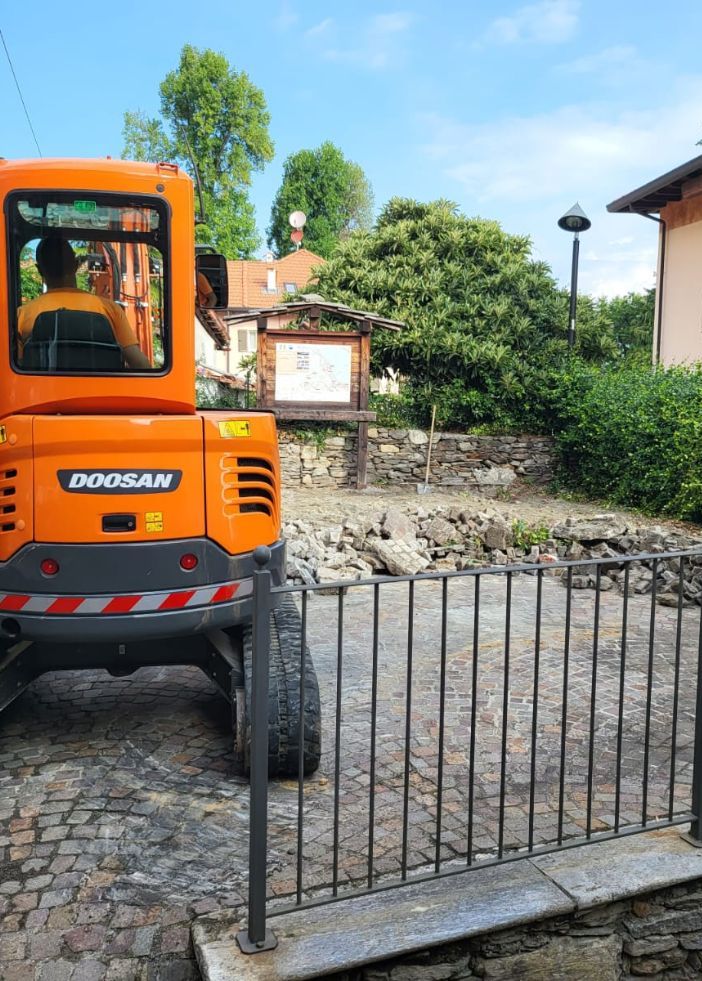 Baveno, nuovo look per la piazzetta in frazione Loita