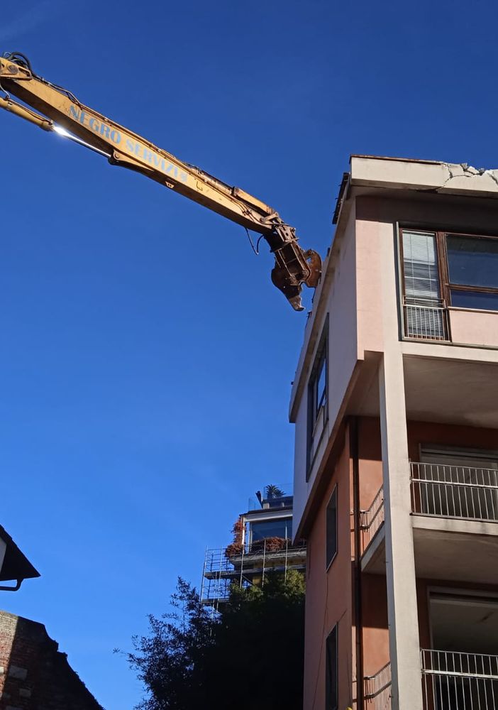 Iniziata la demolizione della sede storica del Maggia FOTO