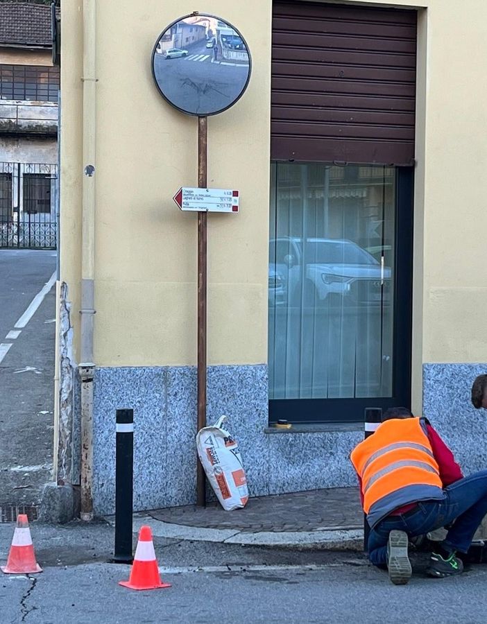 Pedoni più sicuri all'incrocio tra via De Angeli e via Foscolo