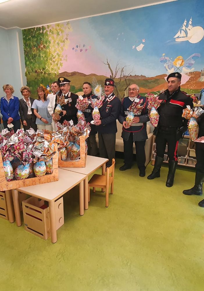Quaranta uova di pasqua ai pazienti e al personale della pediatria del Castelli