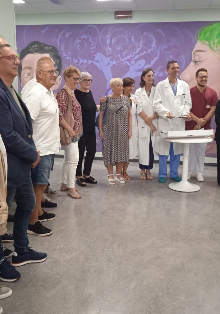 Un laparoscopio 4D e una panchina rossa per l'Ospedale Castelli