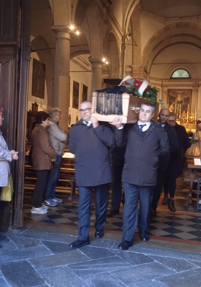 In tantri per l'estremo saluto a Franca Olmi