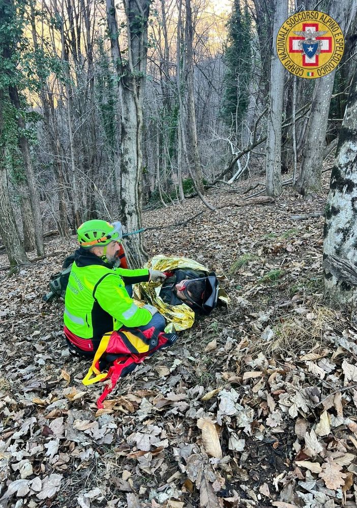 Cacciatore scivola e si ferisce alla schiena , recuperato da un'eliambulanza
