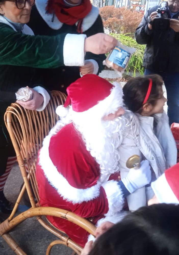 Suna in festa per l'arrivo di Babbo Natale FOTO