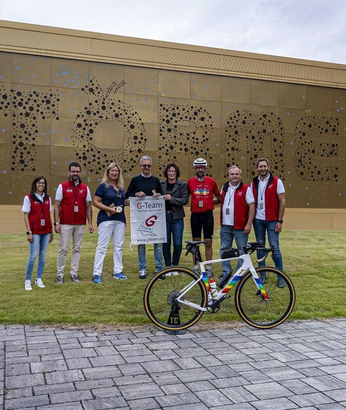 Andrea Ciocca e la sua bicicletta della pace hanno raggiunto Rovereto