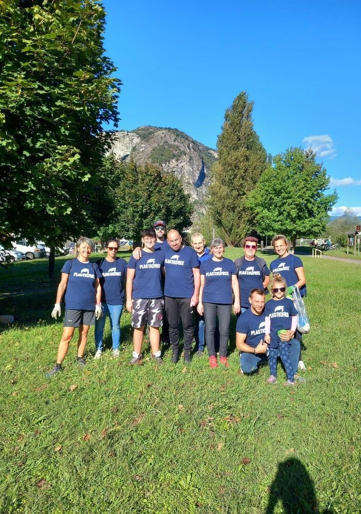 'Plastic Free' in azione: famiglie unite per rinnovare i parchi giochi di Gravellona