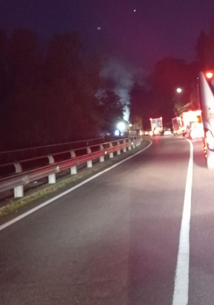 Mezzo in fiamme sulla strada di Fontotoce: illeso il conducente