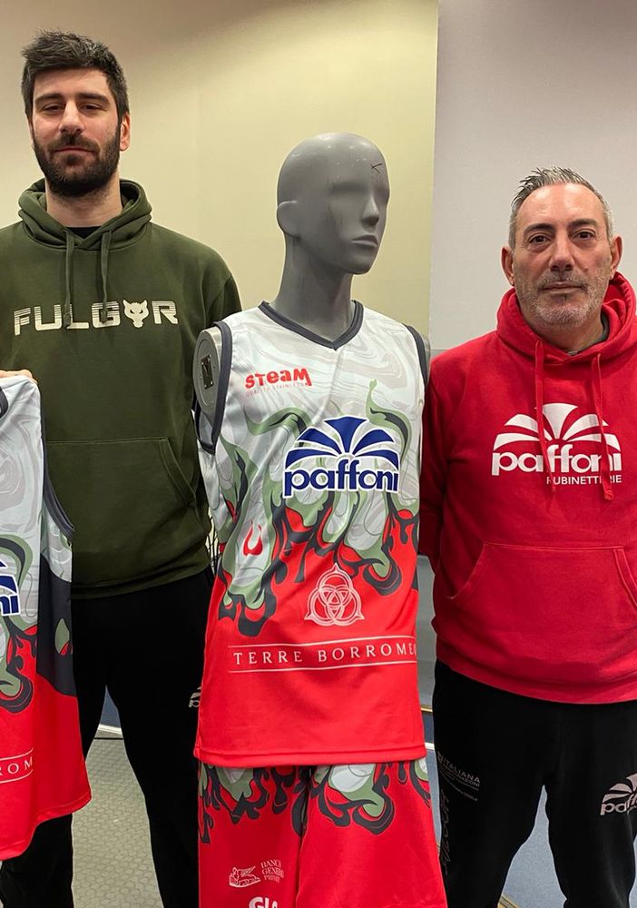 Presentata la nuova maglia solidale della Paffoni per il derby con Monferrato Basket