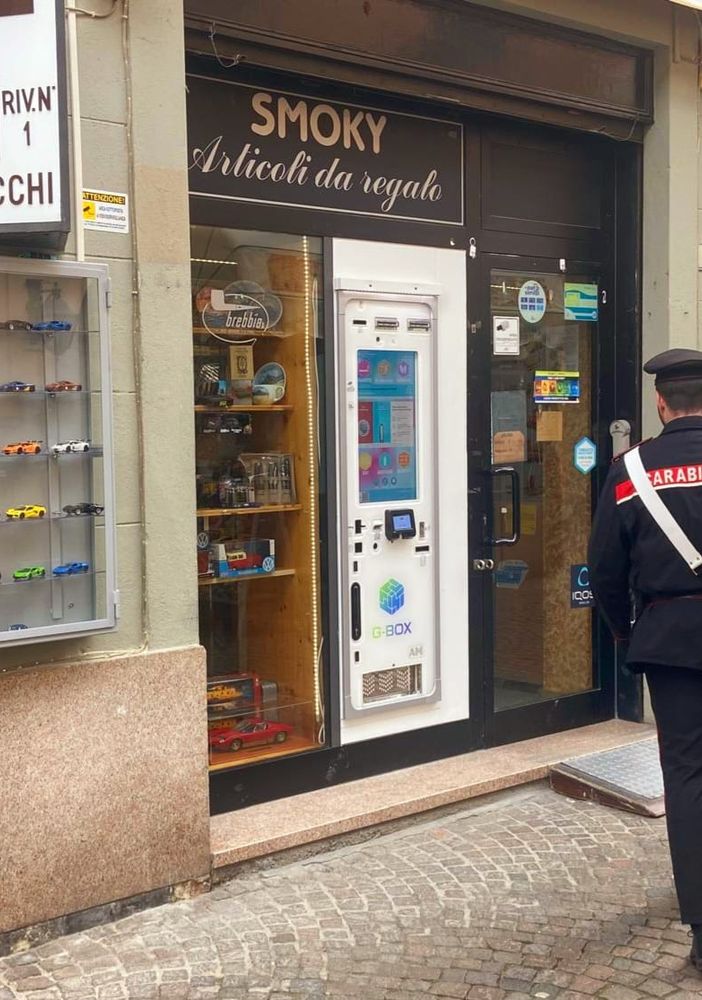 Stresa, rubano macchinine da collezione in un negozio: denunciati due giovani