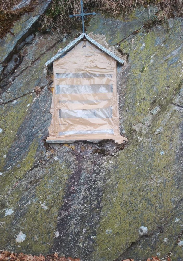 Furto in Vallestrona: rubata la statua di San Gottardo dalla cappelletta del Quaggione