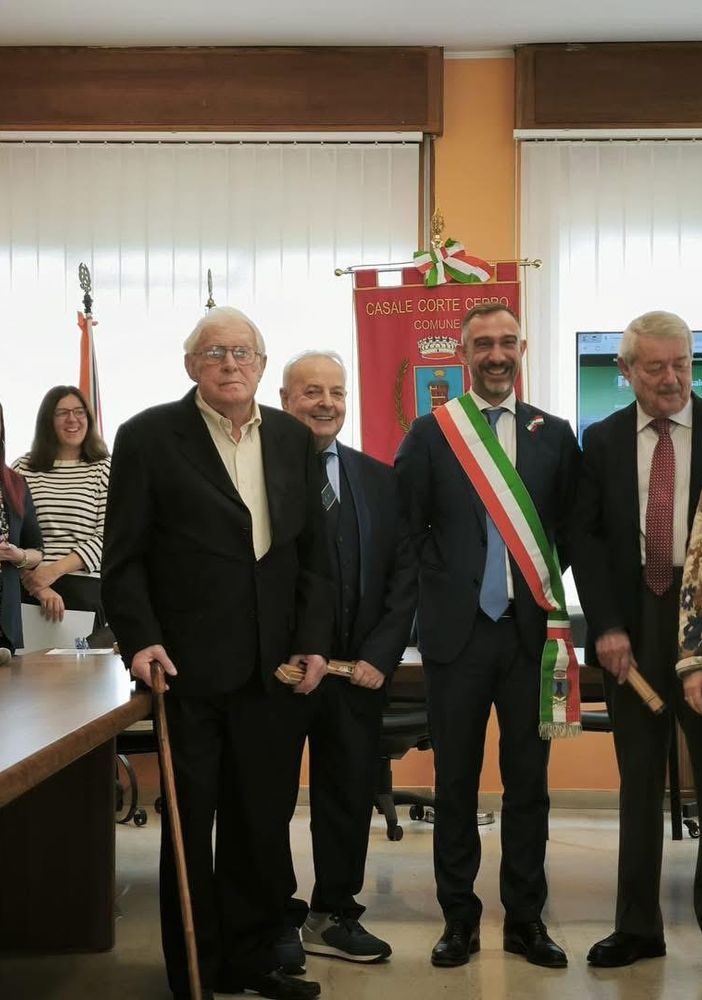 Casale Corte Cerro celebra gli 80 anni della Liberazione omaggiando i sindaci dal 1945 a oggi