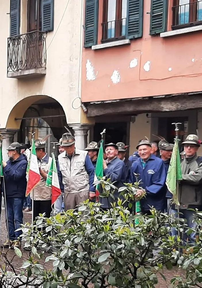 Gli Alpini di Omegna celebrano i 100 anni dalla fondazione