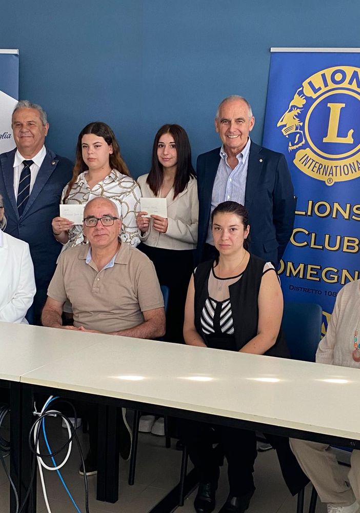 Lions Club Omegna, la consegna delle borse di studio agli alunni meritevoli