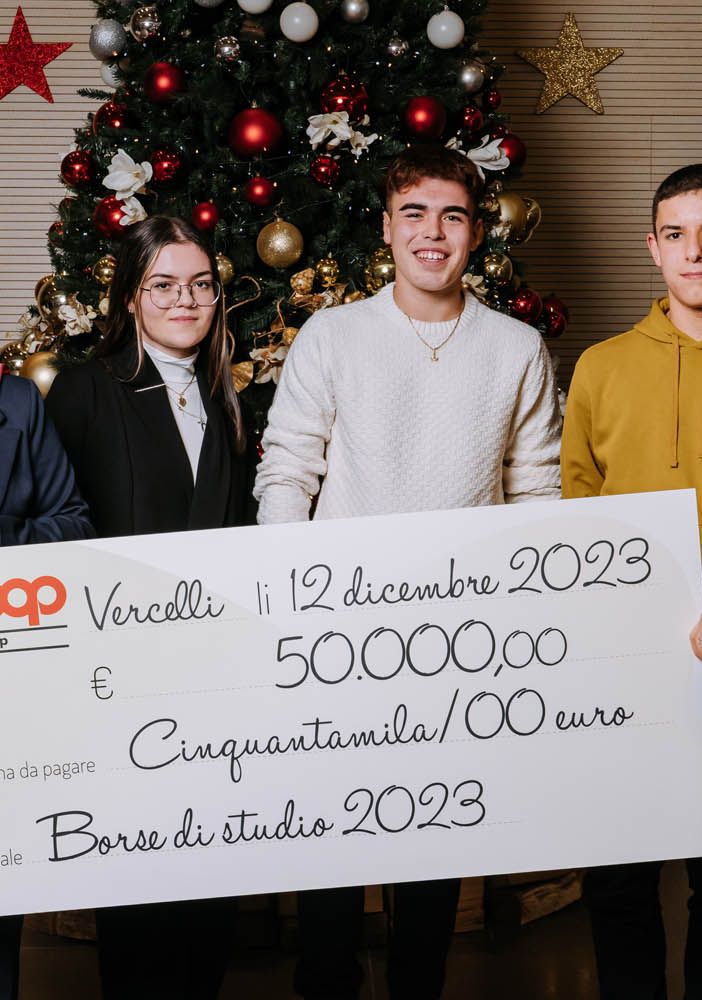 Nova Coop assegna borse di studio ai figli dei dipendenti: premiati sette studenti del Vco