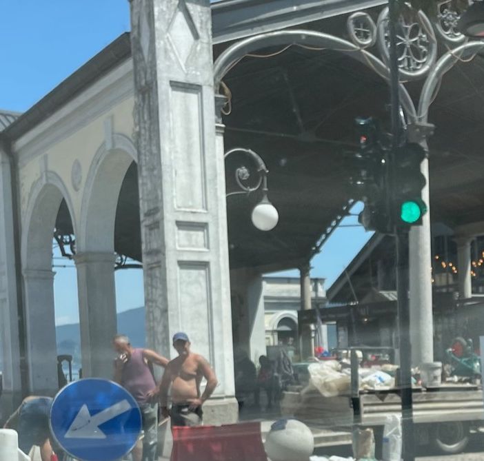 In centro a Intra è sprofondata la pavimentazione realizzata due anni fa