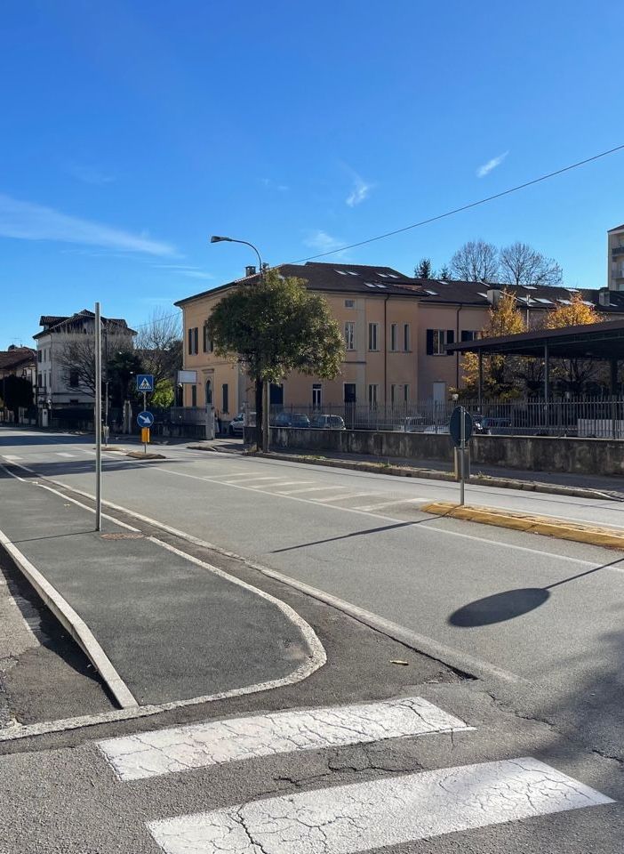 Ripartono in corso Cairoli a Intra i lavori per completare il rifacimento dei marciapiedi