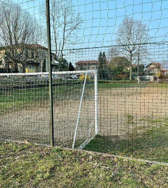 Giocano a calcio in emergenza Covid: interviene la polizia