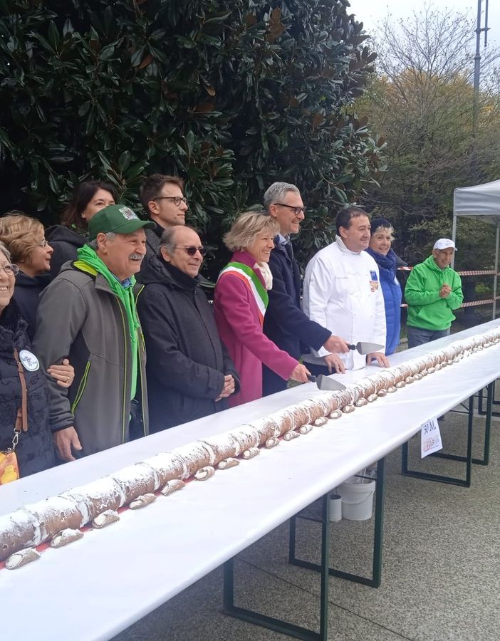 Zio Ciccio supera se stesso: cannolo da record da 52,50 metri