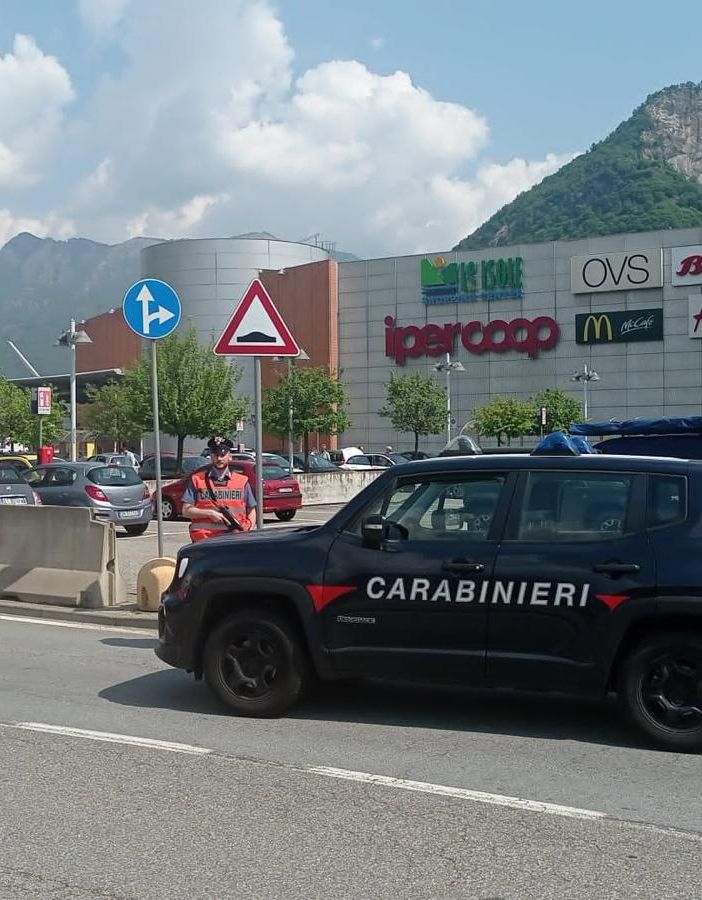 Picchia la compagna e la minaccia di morte per non farle sporgere denuncia, arrestato 34enne