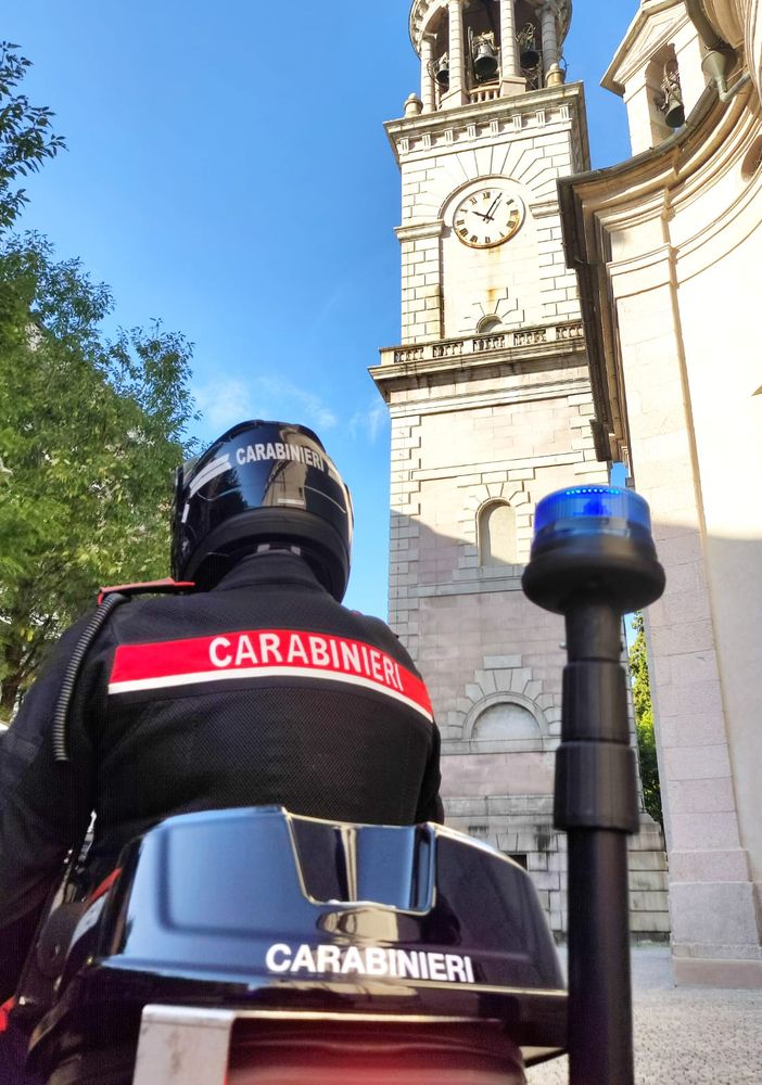 Giovane aggredisce i genitori: i Carabinieri impongono l'allontanamento dalla famiglia