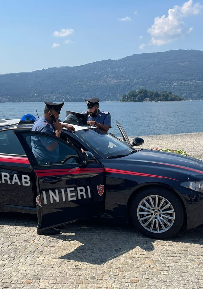 Uomo si spara su una panchina sul lungolago a Ghiffa