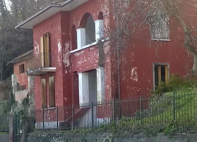 Un circolo velico con bar e ristorante nella ex casa cantoniera di Oggebbio?