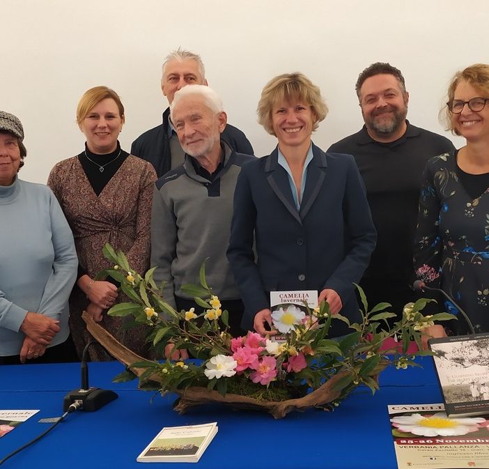 Torna la mostra della camelia invernale