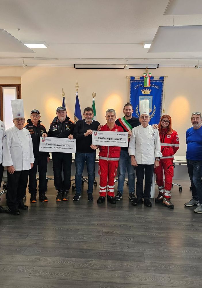 &quot;Sapori di Lago&quot;, l'associazione cuochi consegna 1500 euro a Croce Rossa e Aib