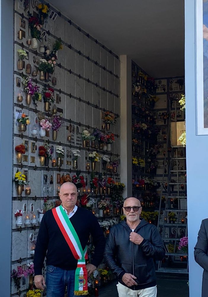 Inaugurati i dipinti di Lino Caldi nel cimitero di Cireggio FOTO