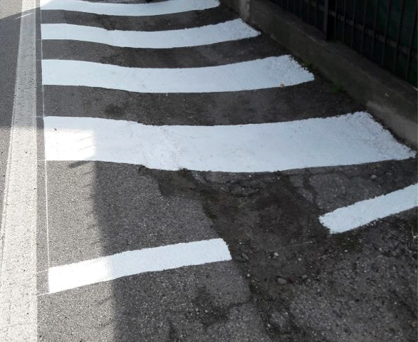 Divieto di sosta vicino all'ingresso, la madre di una ragazza disabile: “Per noi è fortemente penalizzante”