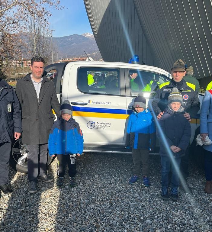 Inaugurato il nuovo pickup della protezione civile degli Alpini di Intra