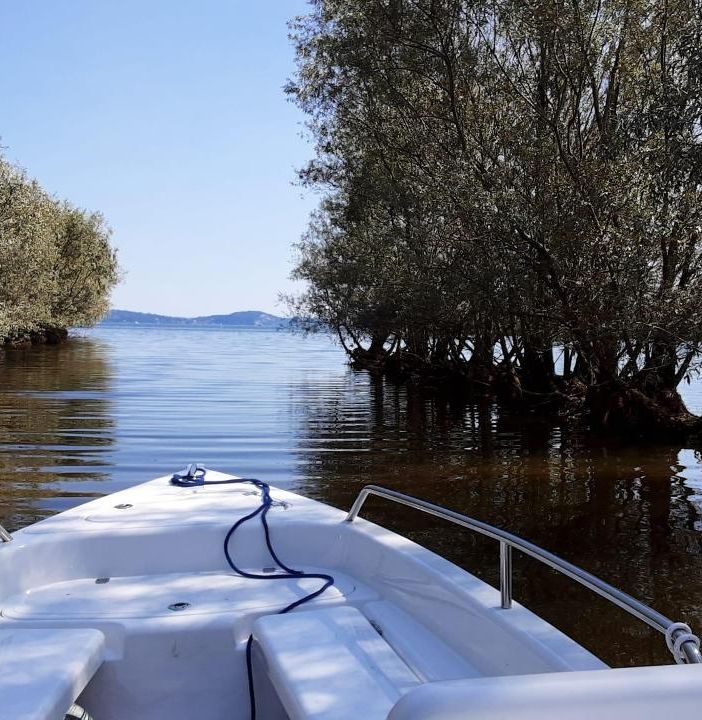 Torna in acqua per due visite guidata “Elettra”, la barca comunale elettrica