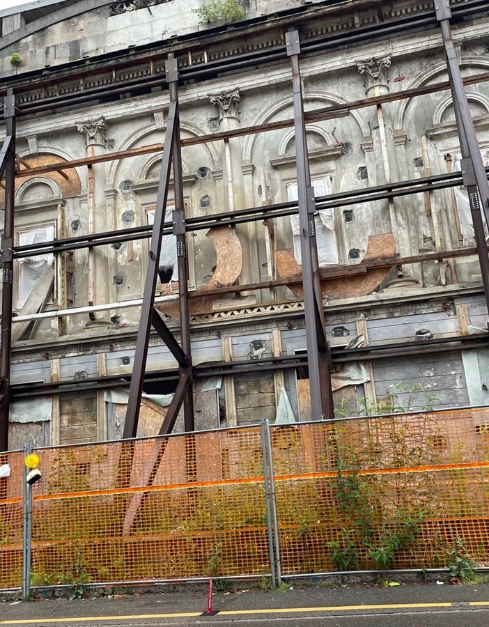 Avanti i lavori per la costruzione del resort sulle ceneri dell’ex cinema di Pallanza
