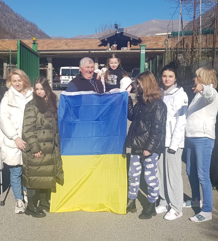 Badante ucraina riabbraccia ad Omegna figlia, nuora e nipoti