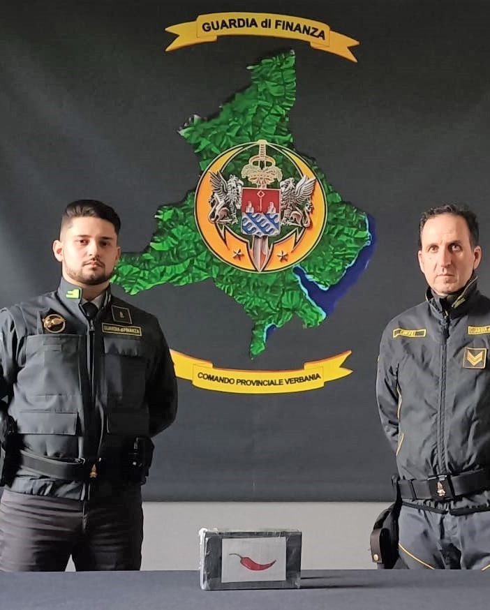 Verbania, arrestato dalla Finanza con un chilo di cocaina nascosto nel giubbotto VIDEO