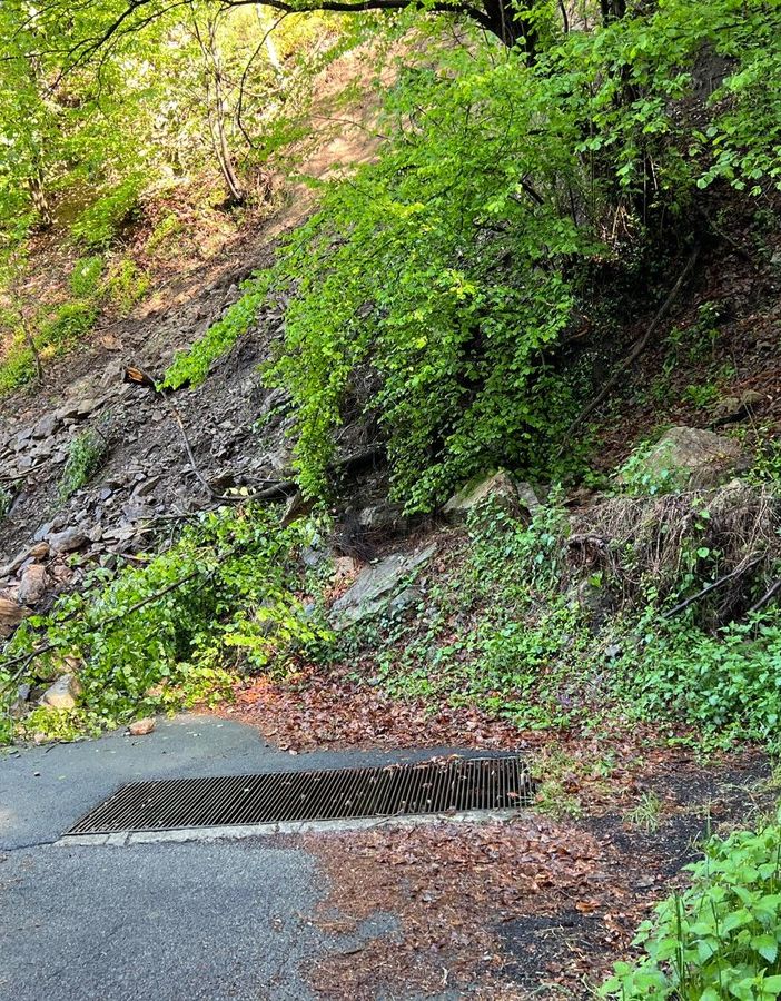 Frana ad Agrano, la strada rimane chiusa per la presenza di materiale instabile FOTO E VIDEO