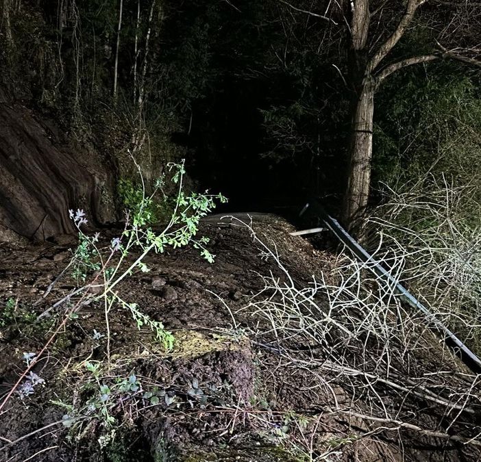 Smottamenti a Sasso Gambello: si lavora per riaprire la strada    FOTO e VIDEO