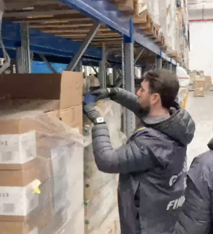 Sequestrati 270mila prodotti cosmetici vietati. Tre persone denunciate VIDEO